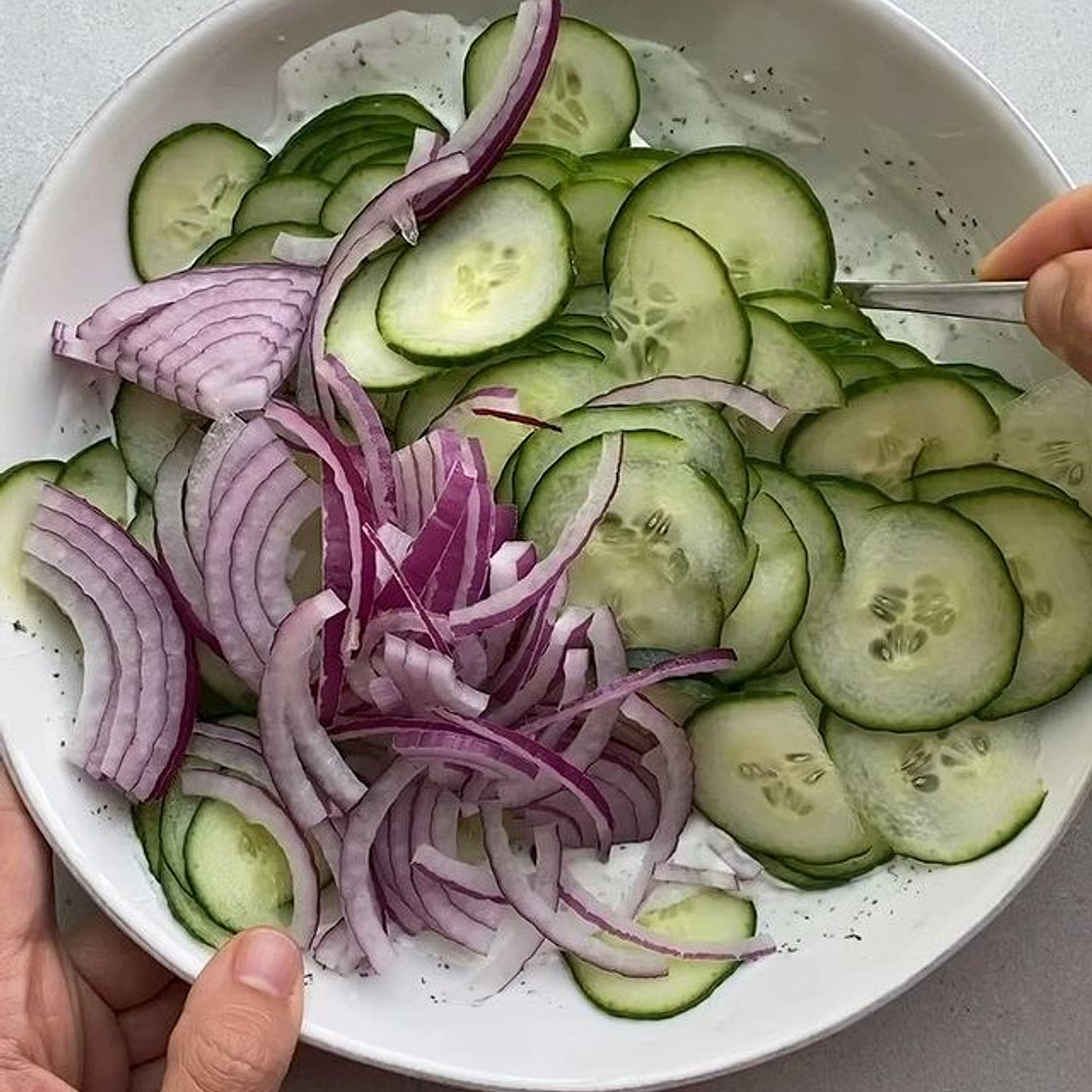 Easy homemade salad that’s fuss-free, fun and flavorful! This Cucumber Salad is one that my kids ask for all the time 🥒🥒 and it makes me feel good that the dressing is made with Sour Cream that has simple, real ingredients and is high in protein. 🙌 Chec