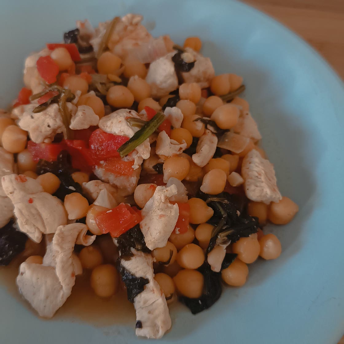 Pollo con garbanzos y espinacas 🫘🍗
