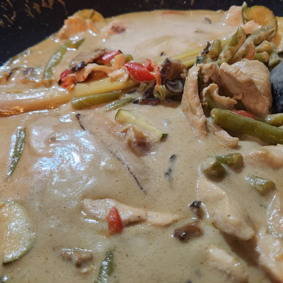 Thai Coconut Curry Chicken Soup