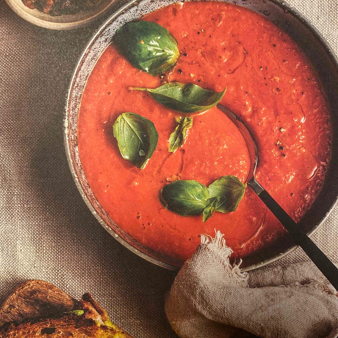 Tomatsoppa med gömda bönor