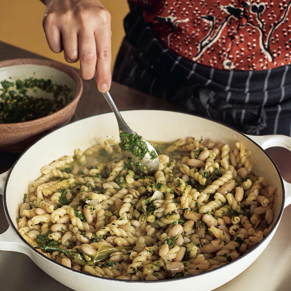 Dreamy pasta and beans with halloumi and arugula pesto