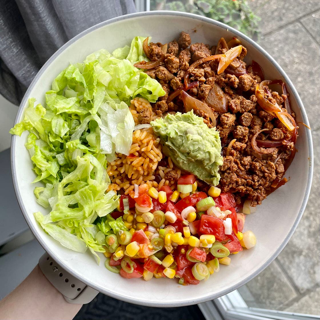 Chipotle “beef” burrito bowl 🍚🥬