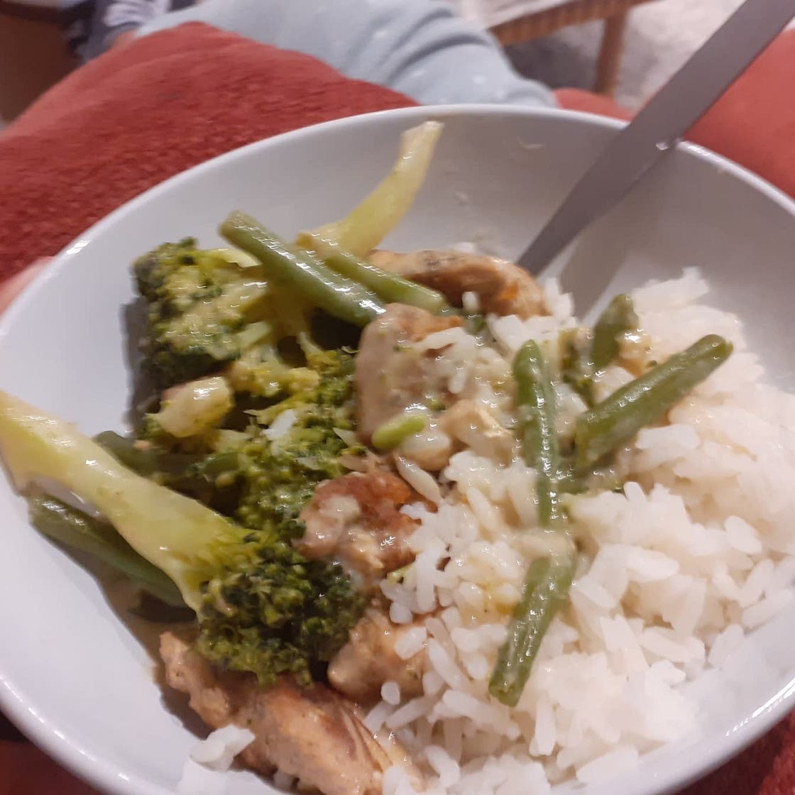 Creamy Chicken and Broccoli Skillet