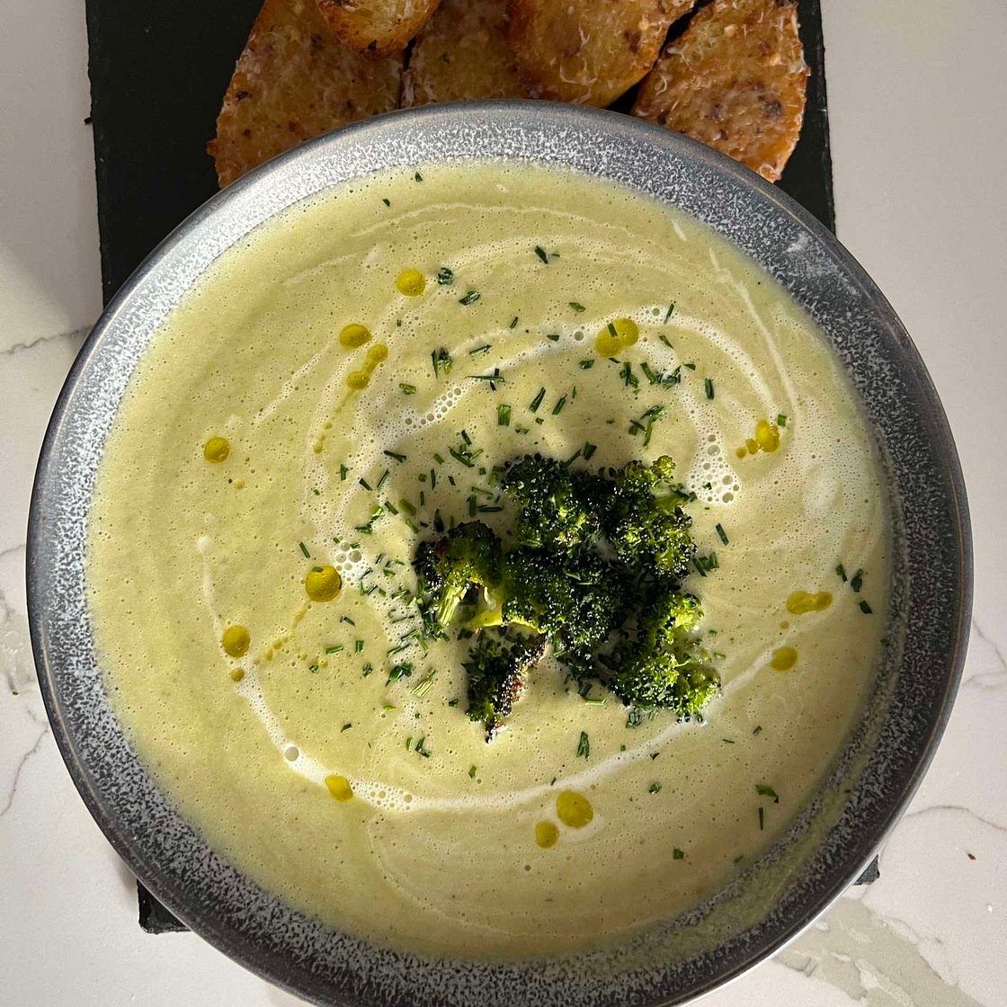 Cream of Broccoli Soup with Spicy Garlic Bread 