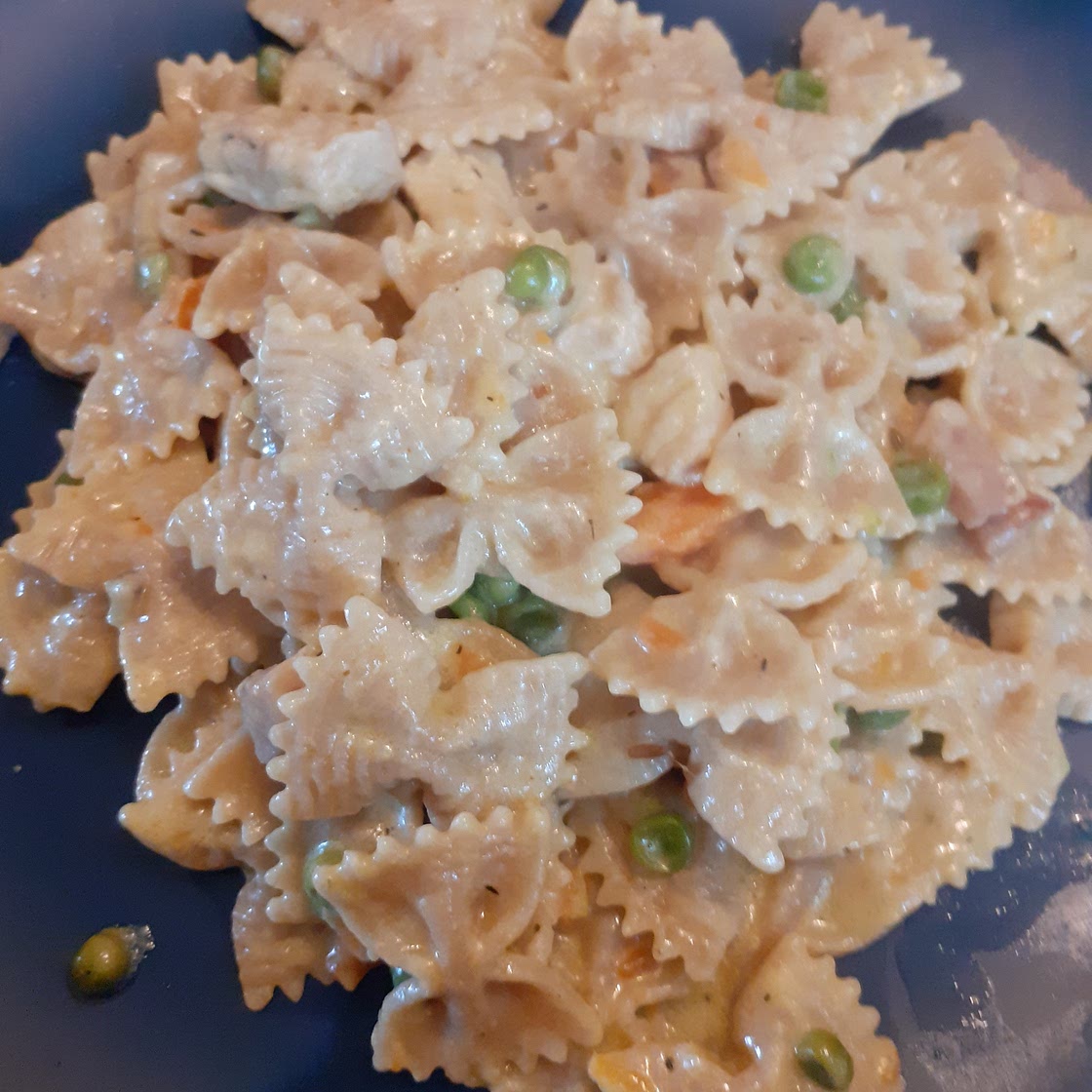 Farfalles au jambon et petits pois