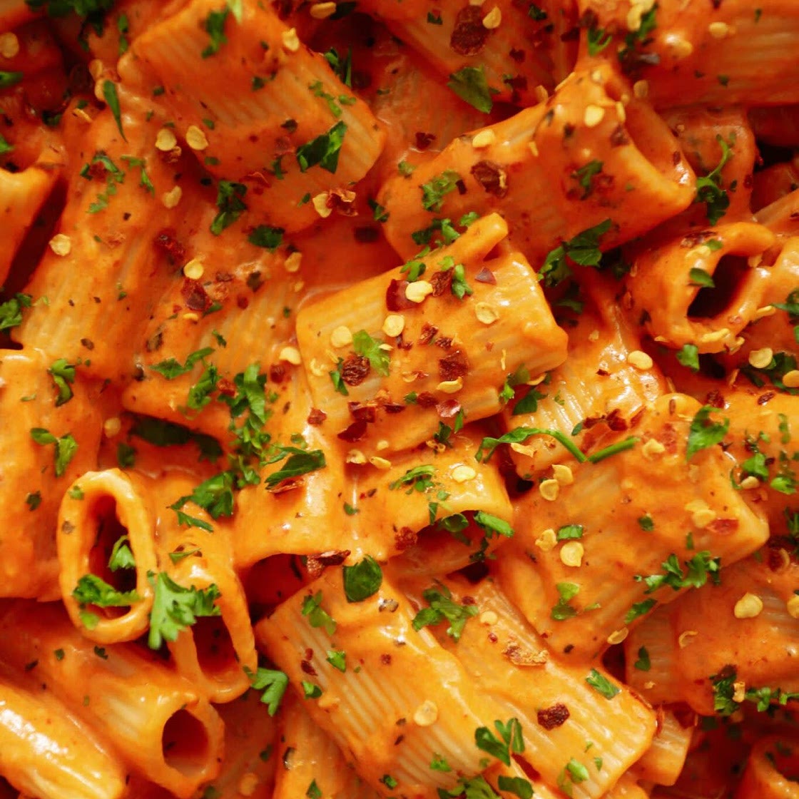 GIGI HADID SPICY “VODKA” PASTA