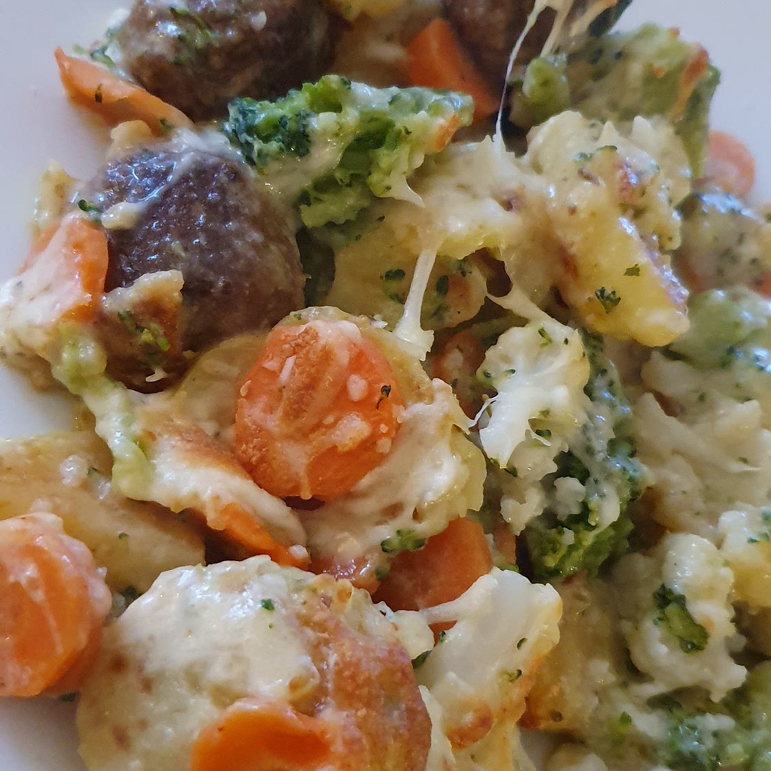Gemüseauflauf mit Hackbällchen