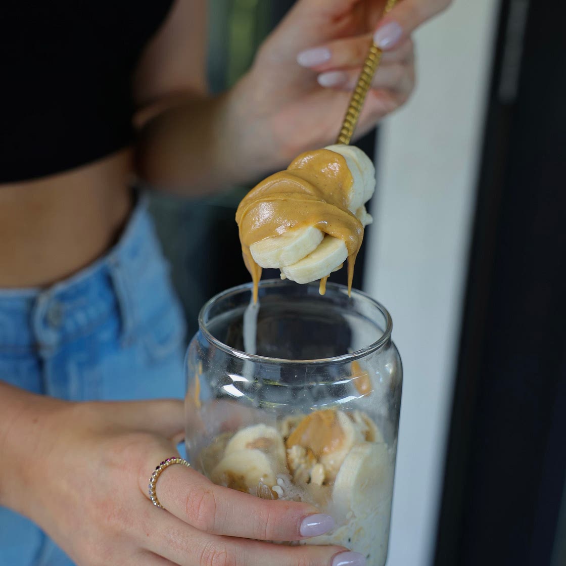 Healthy vanilla overnight oats 