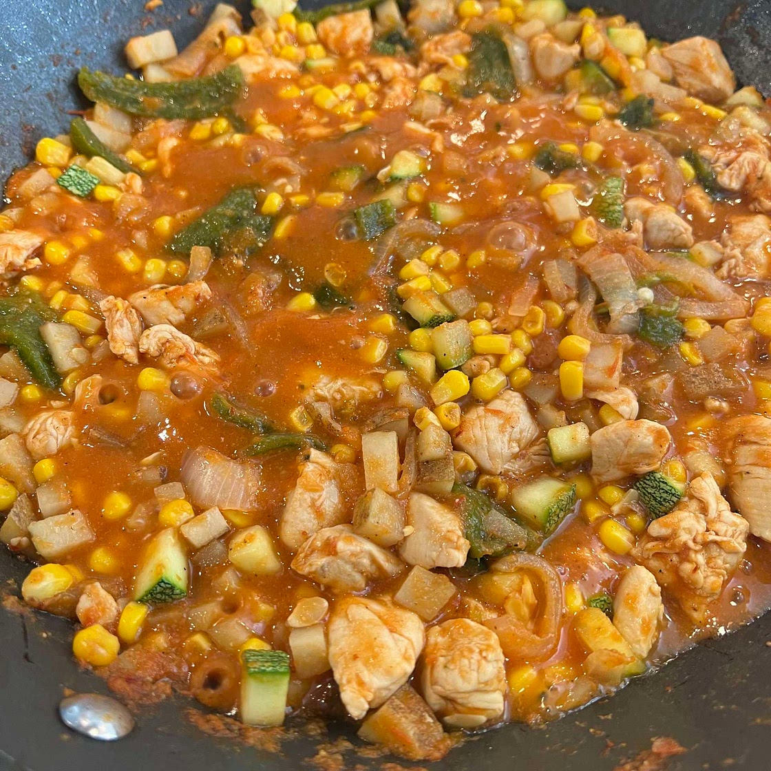 Pollo con Papas y Rajas