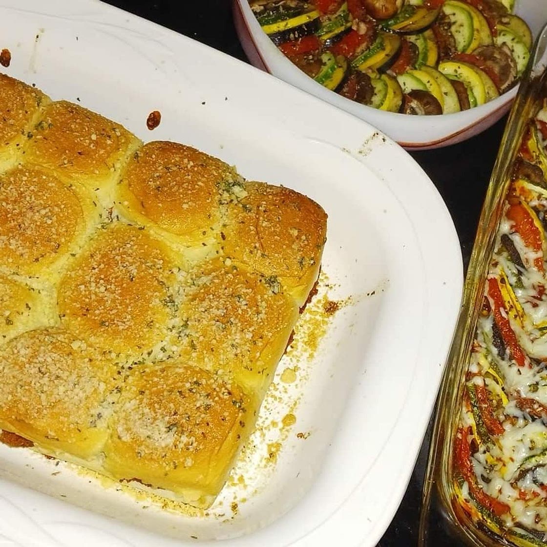 Easy Chicken Parmesan Sliders (Made with Hawaiian Rolls)