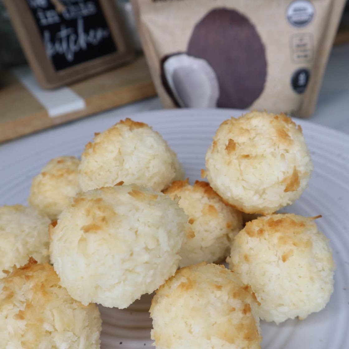 3 Ingredient coconut macaroons