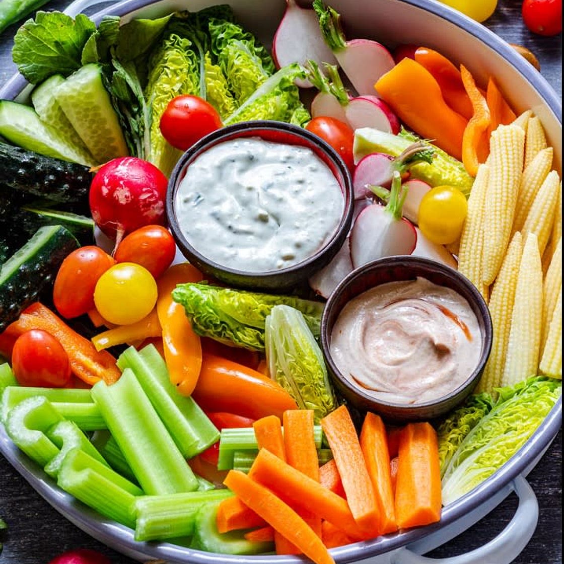Crudites con salsa de yoghurt y pimiento
