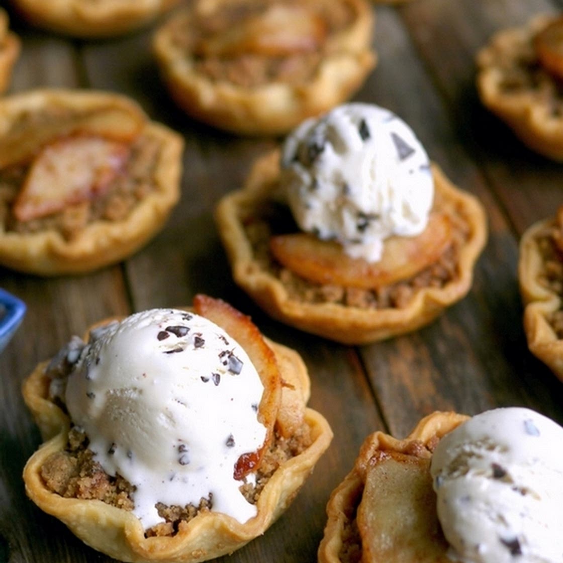 Mini Apple Crumble Pies