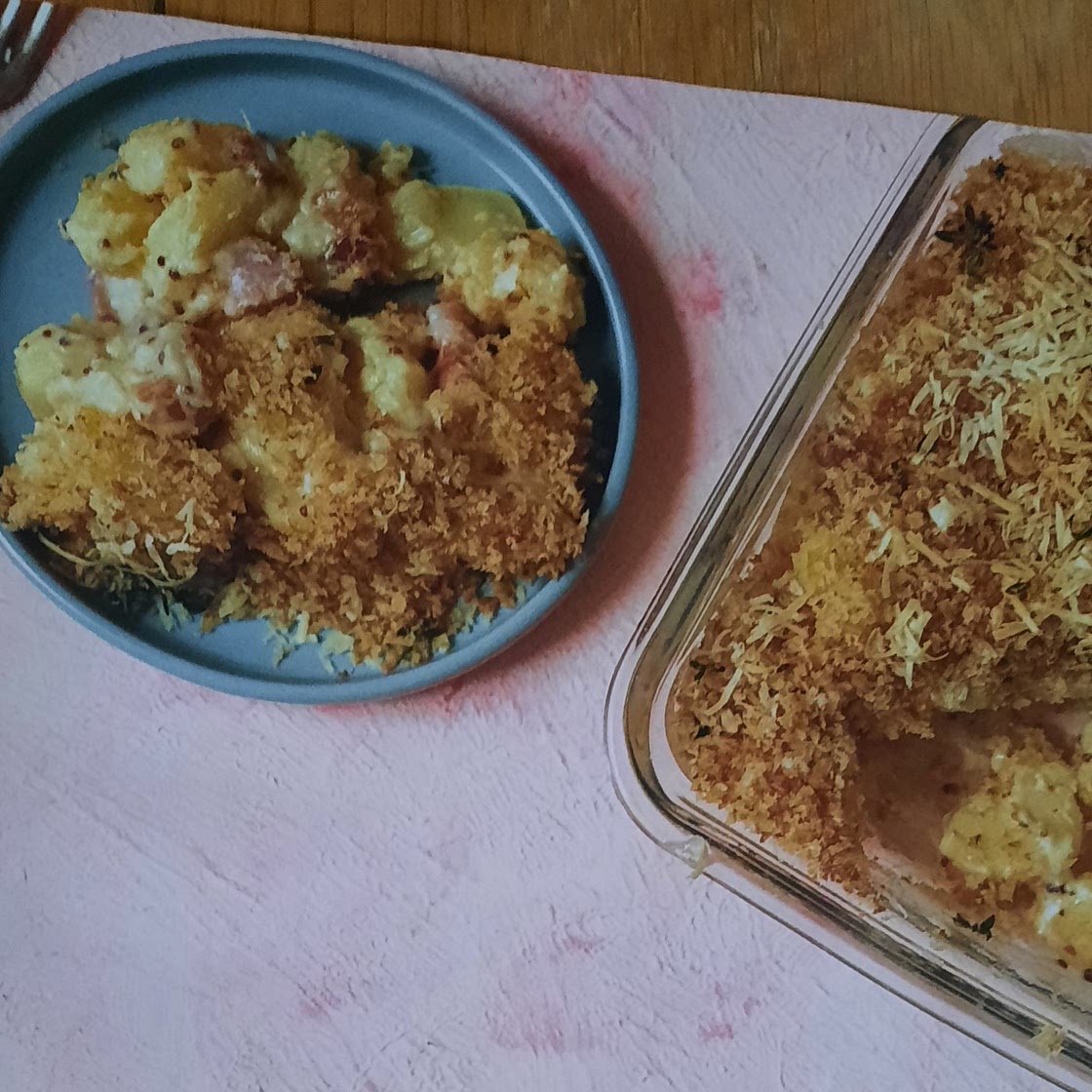 Cheesy ham gnocchi bake