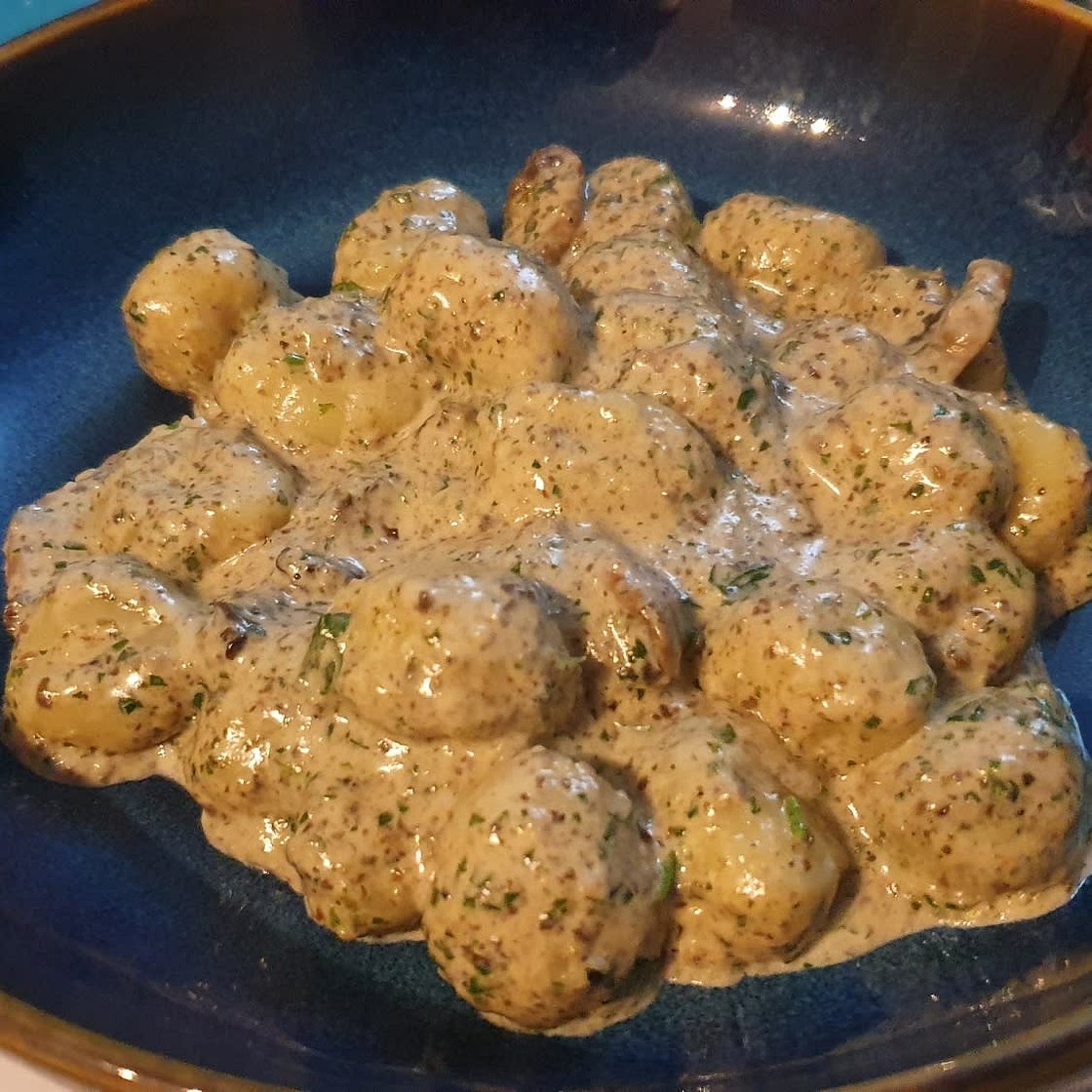 GARLIC MUSHROOM PASTA