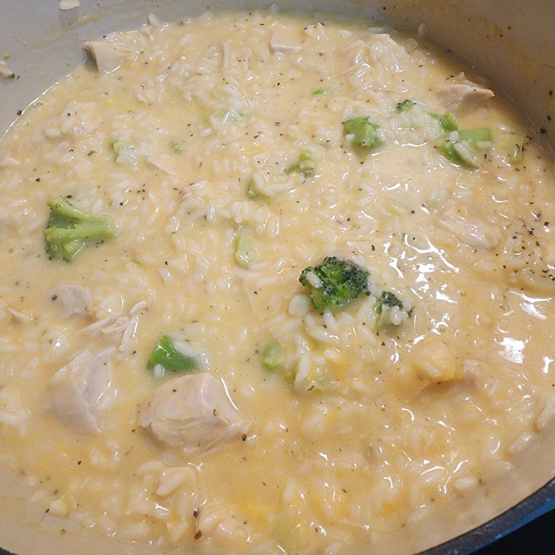 One Pot Cheesy Chicken Broccoli and Rice Casserole