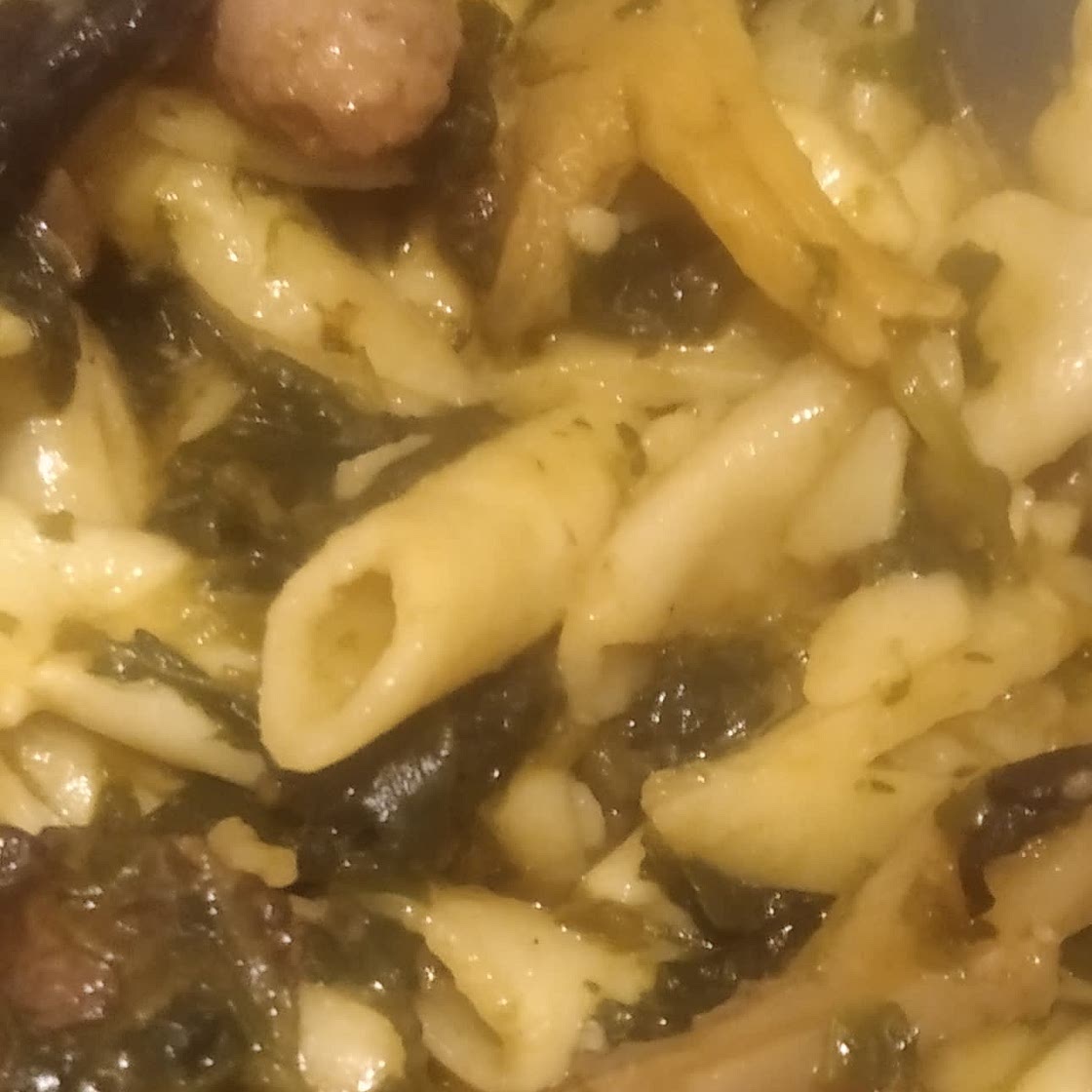 MACARRONES CON ESPINACAS Y POPURRÍ DE SETAS DEL TIEMPO