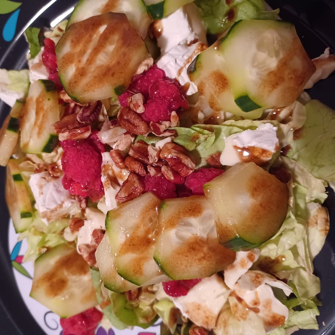 Low FODMAP summer raspberry brie salad
