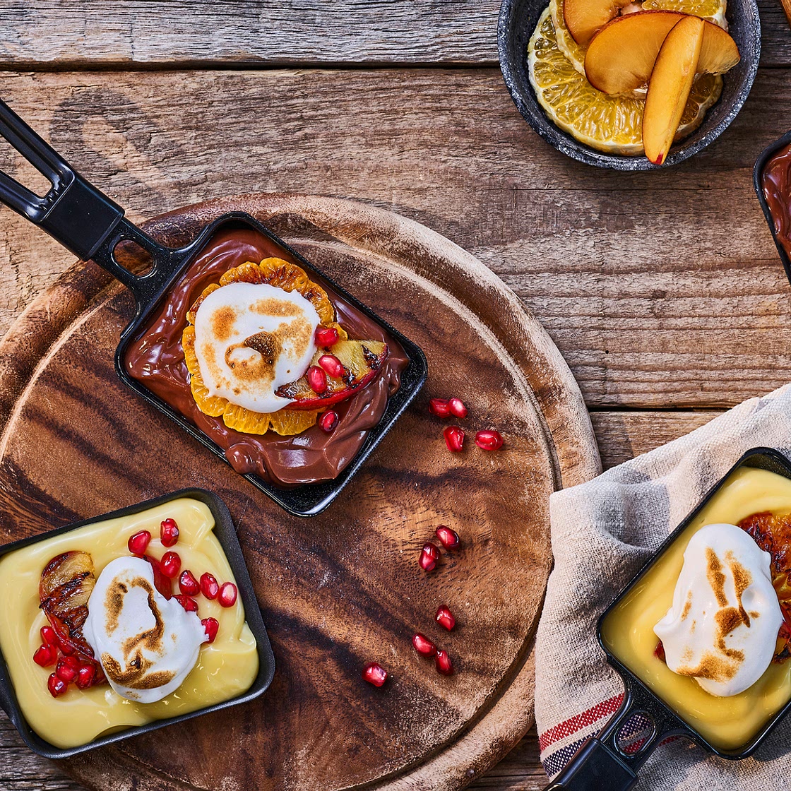 Süßes Raclette-Pfännchen mit Obst und Baiser