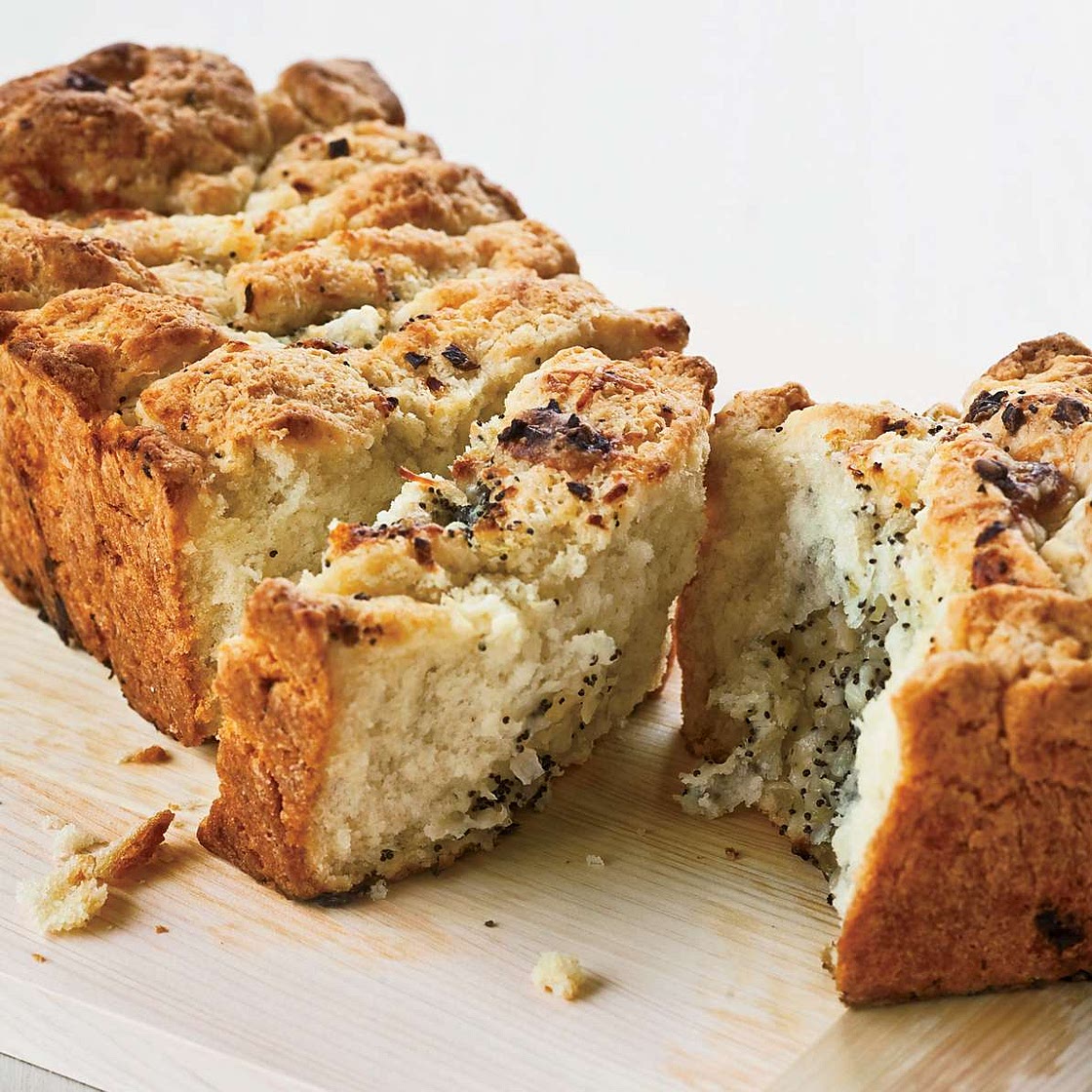 Pull-Apart Cheesy Onion Biscuit Bread