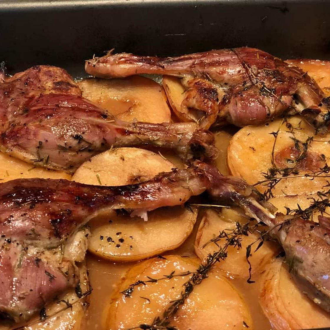 Утиные ножки с айвой с гарниром из батата с пармезаном