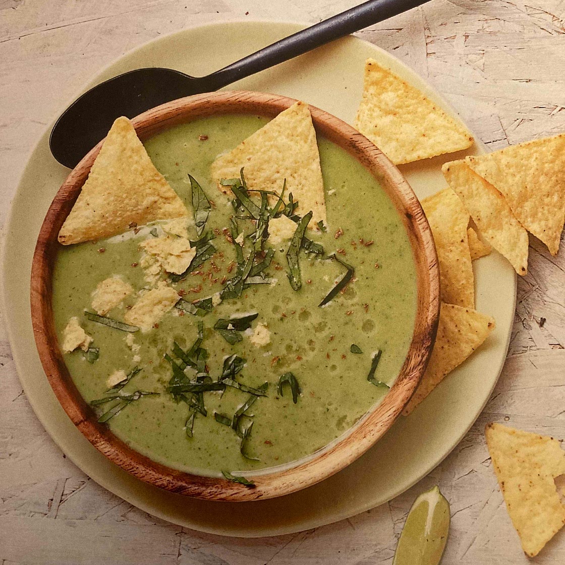 Soupe de petits pois aux tortillas