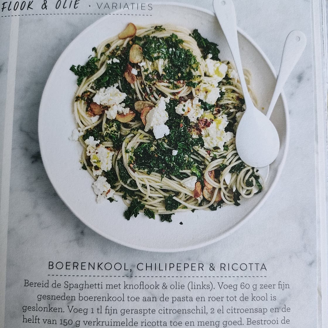 Spaghetti boerenkool, ricotta & chilipeper
