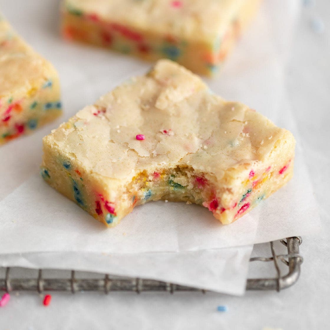 CHEWY FUNFETTI BLONDIES