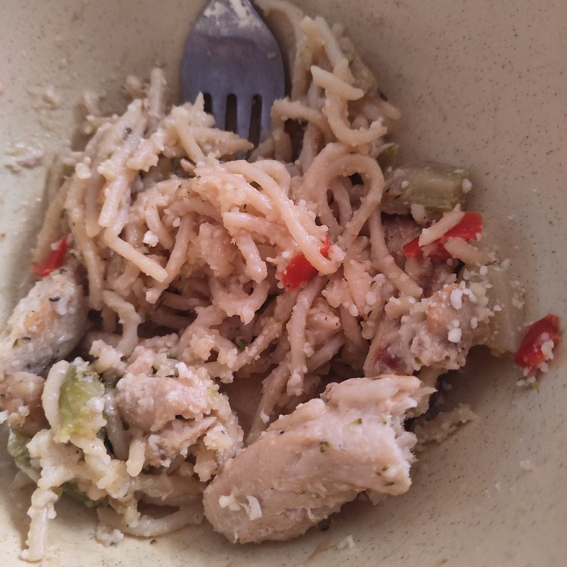 Chicken fettuccine with mushrooms and broccoli