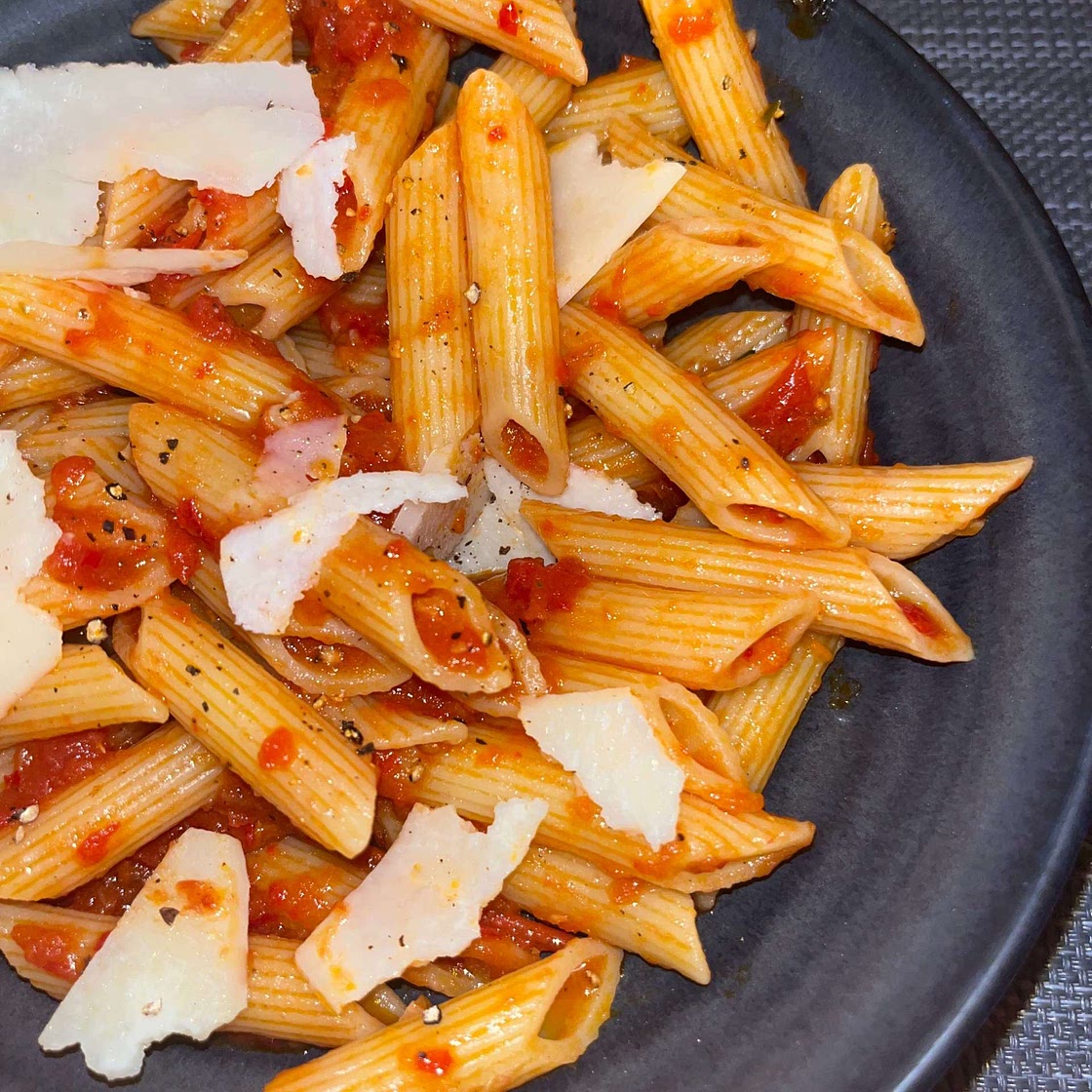 Penne al'arrabiata (pasta with a spicy tomato sauce)