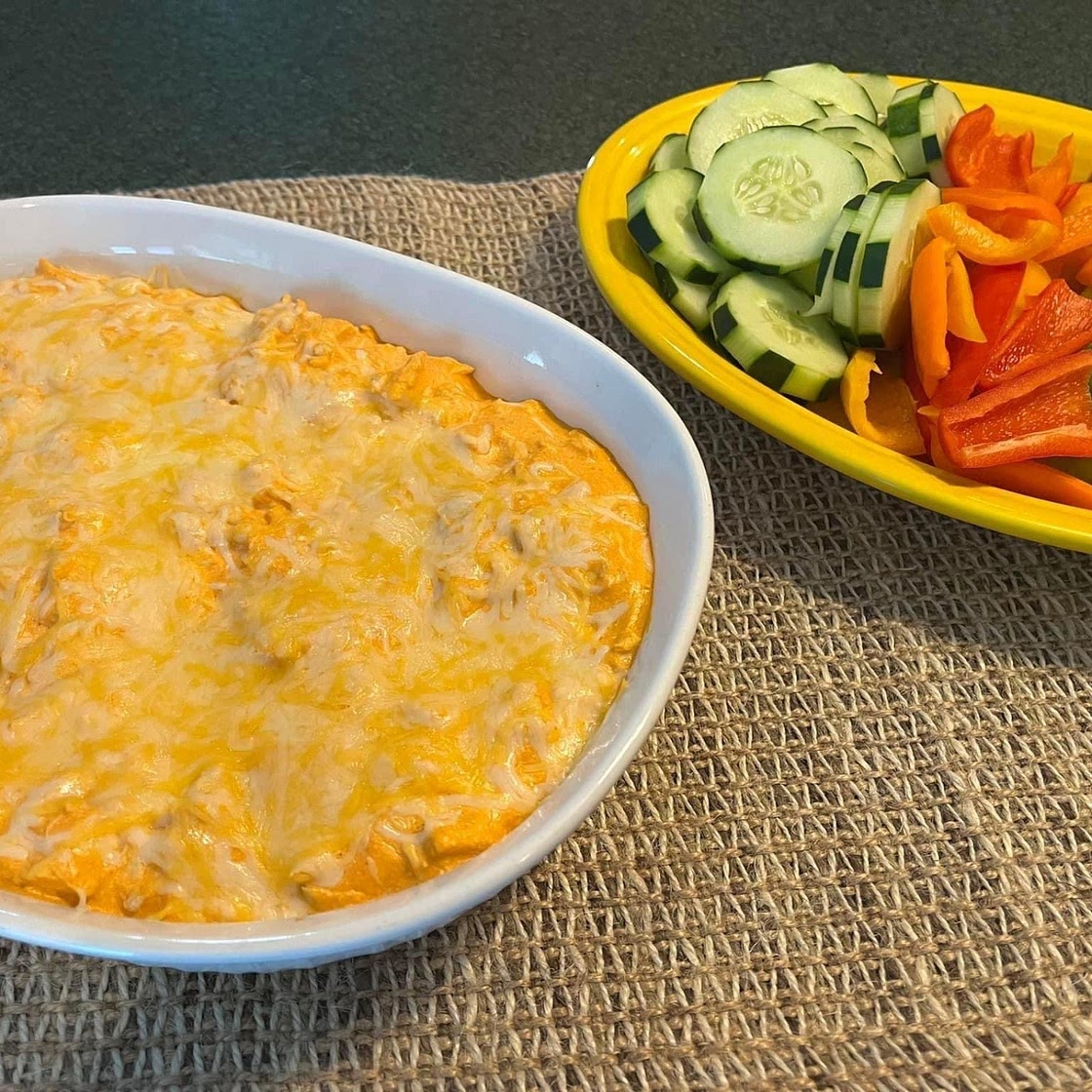 CREAMY BUFFALO CHICKEN BAKE DIP