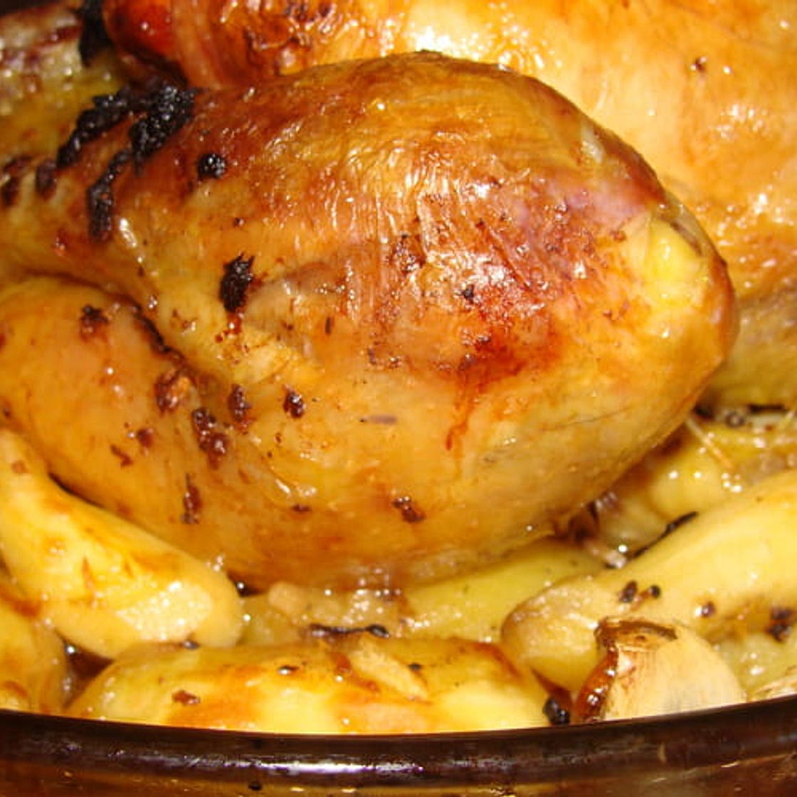 Poulet rôti à l'ail et aux pommes de terre