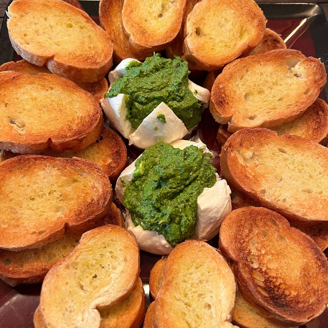 Zhug – The Recipe (Yemenite Green Hot Sauce with Chili Peppers, Herbs and Oil)