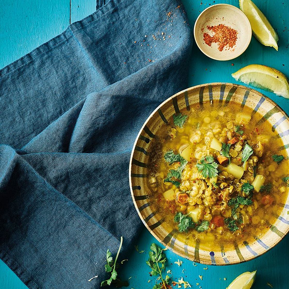 Soupe de pois cassés au curcuma et à la coriandre