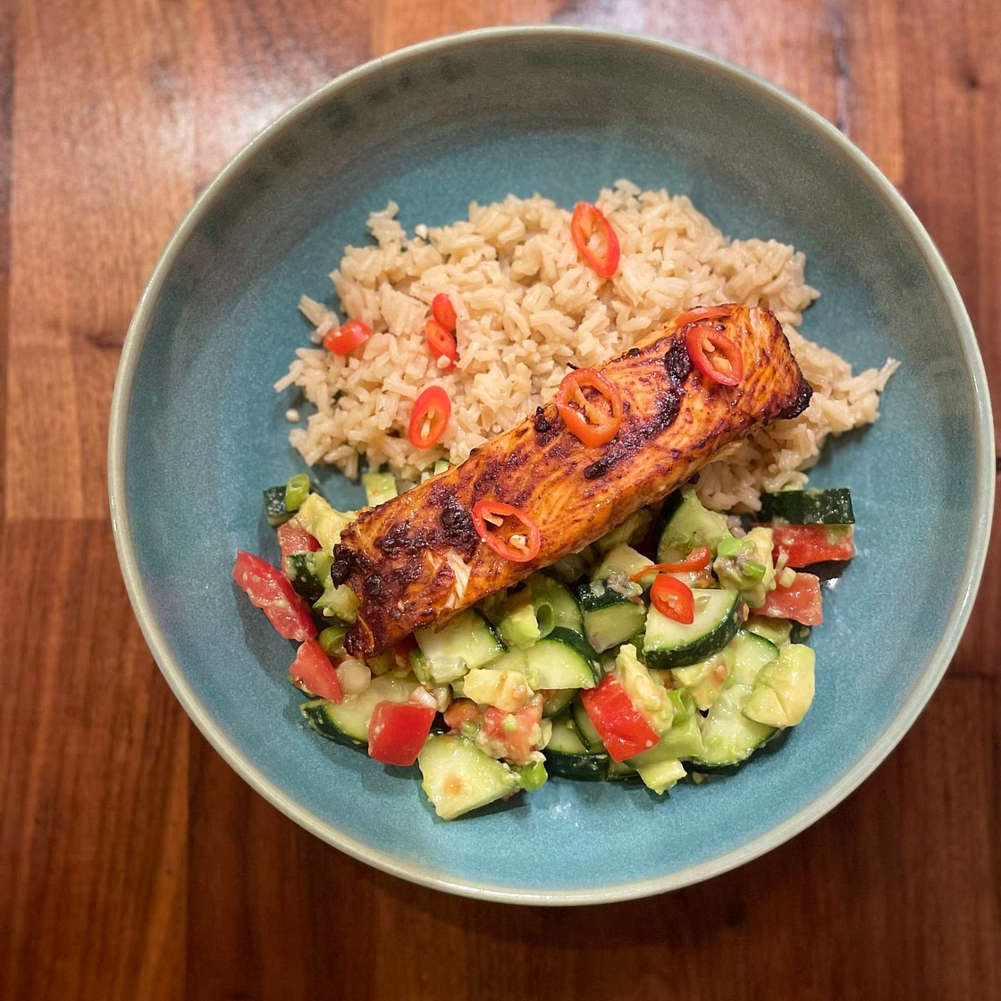 Airfried chipotle salmon with avocado salad