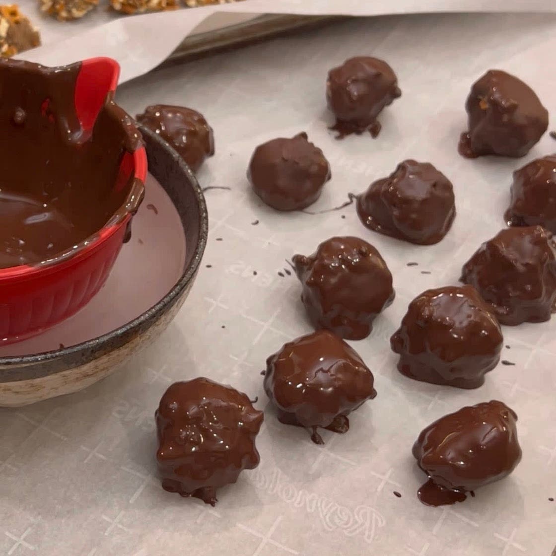 Chocolate peanut butter pretzel bites