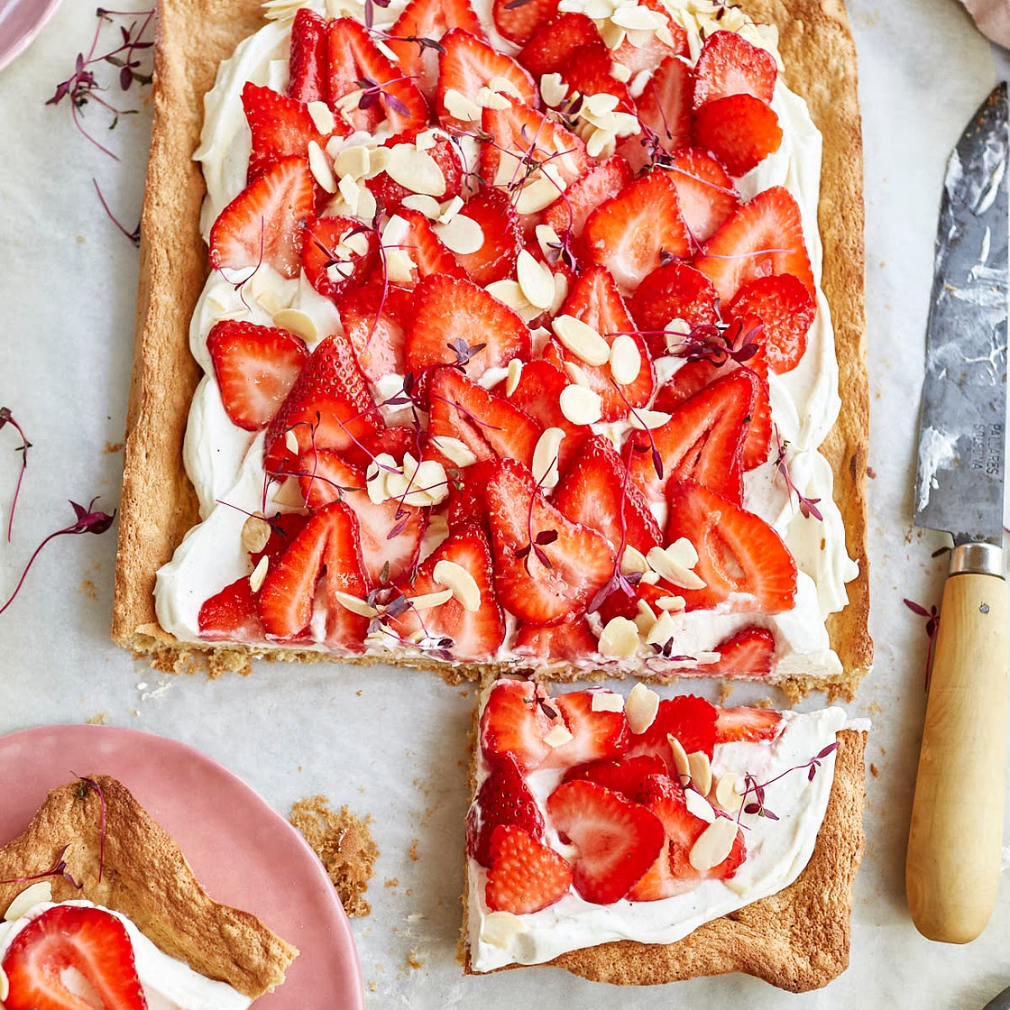 Strawberry, Oat & Brown Sugar Cake