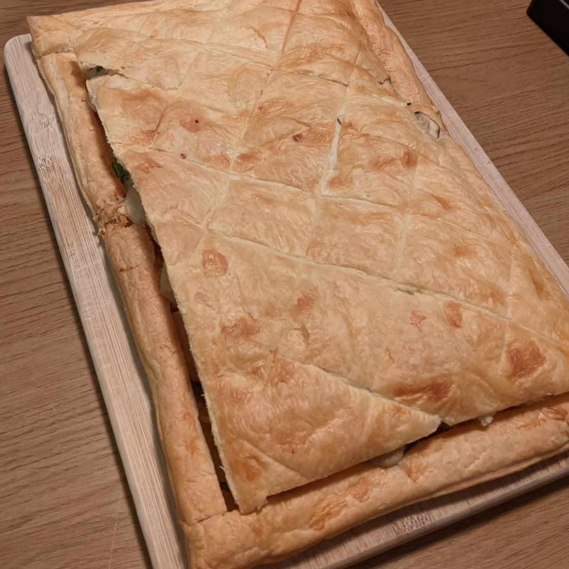 Chicken & mushroom puff pie