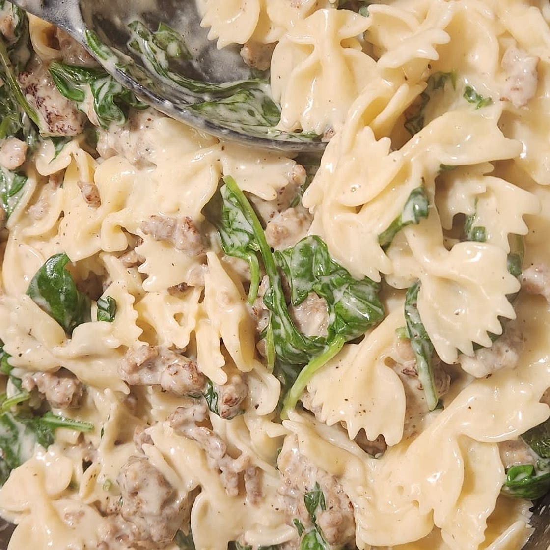 Creamy Garlic Sausage Pasta