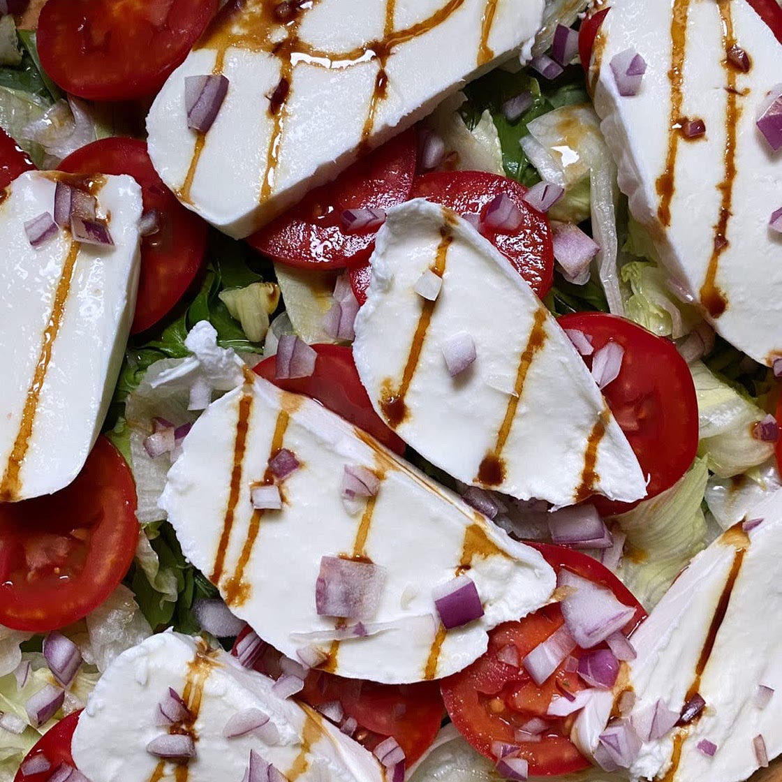 Mozzarella Caprese Salad 🥗 