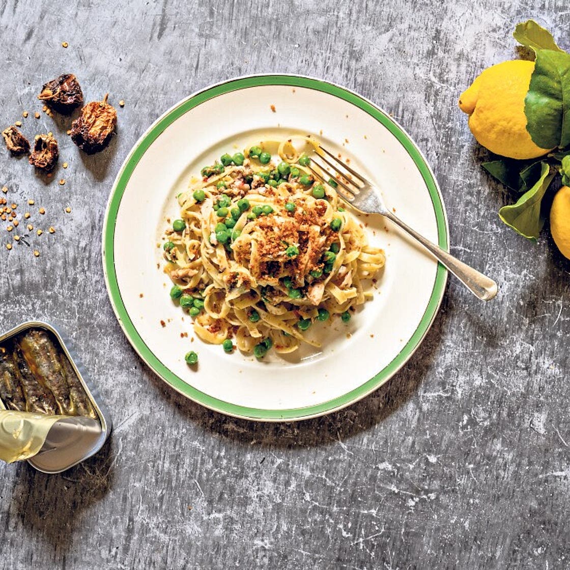Tagliatelle with tinned sardines and frozen peas recipe
