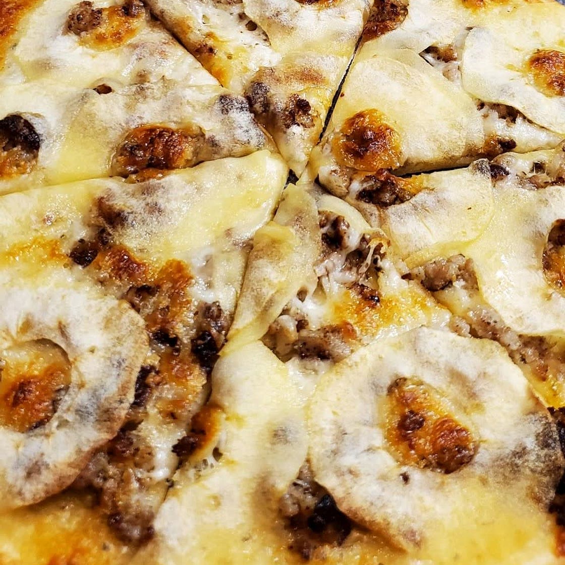 Sausage & Apple Pizza