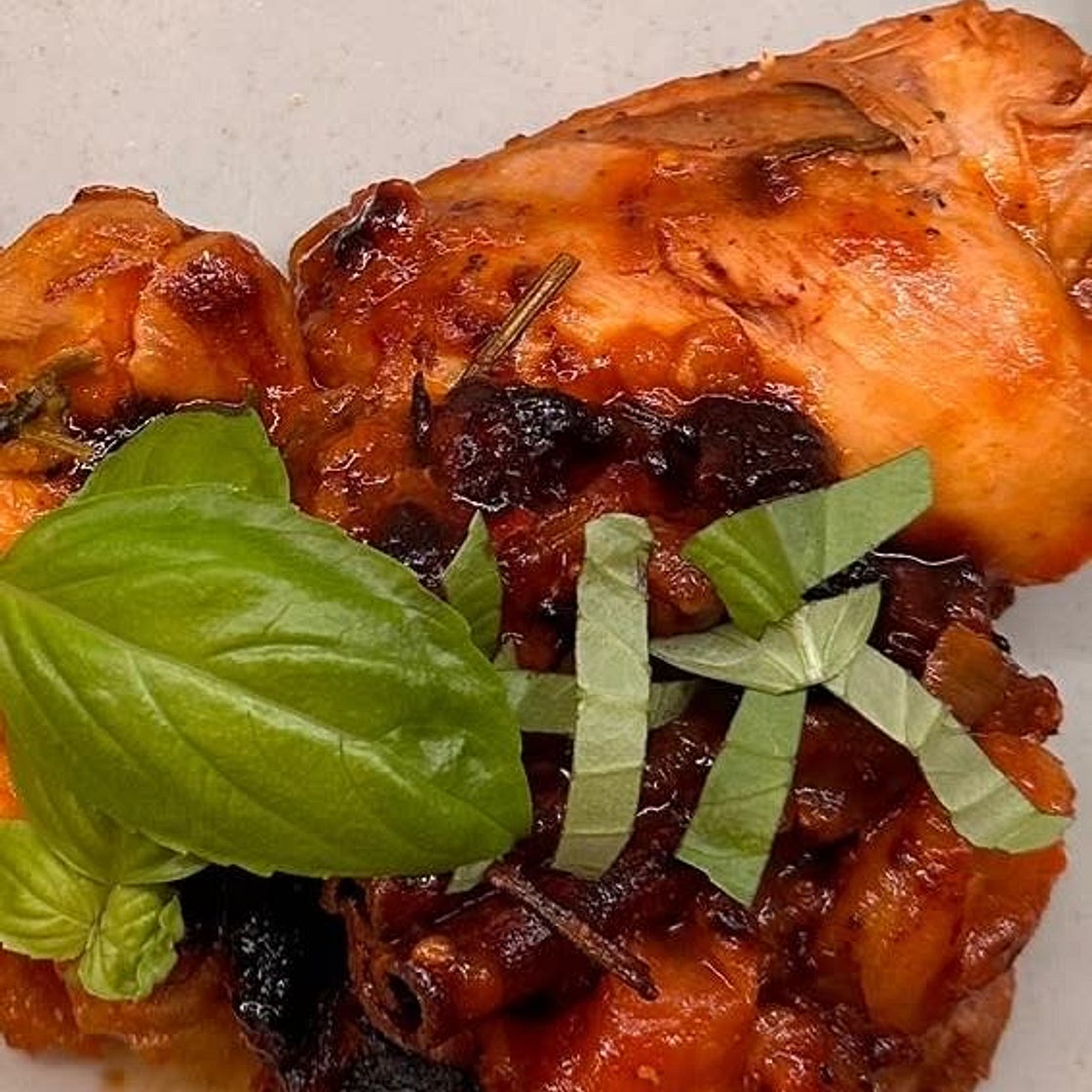 Tajin de pollo picante cim albaricoques, romero e jengibre