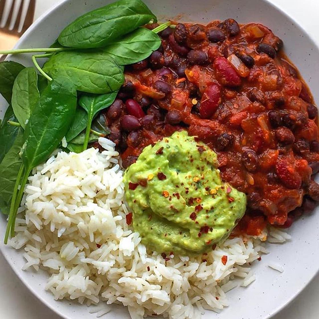 Bean Chilli, Guacamole, Fresh Spinach &amp; Rice! 💥