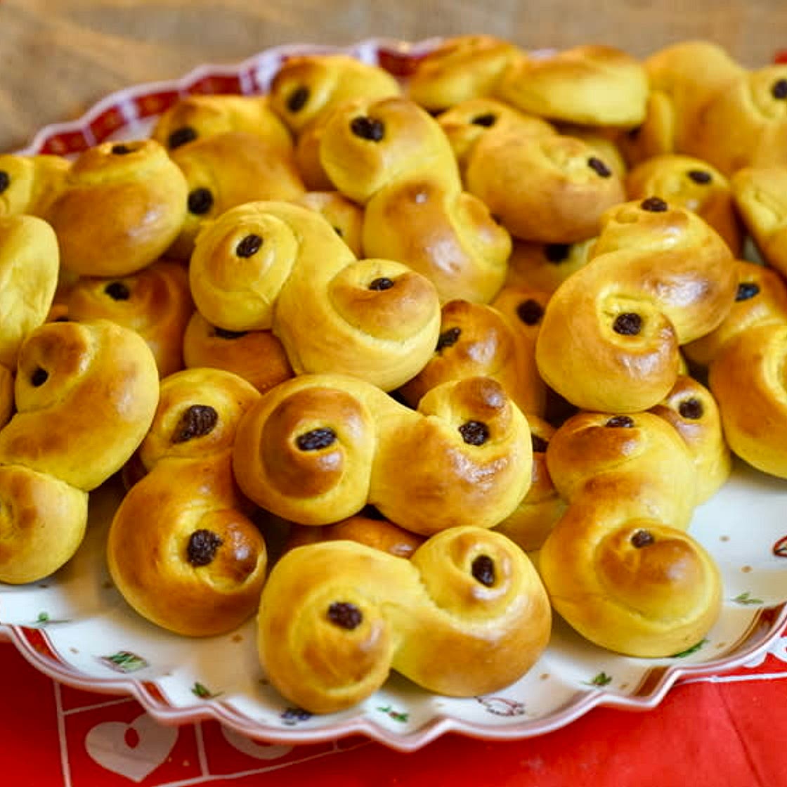 Lussekatter (Saffran buns)
