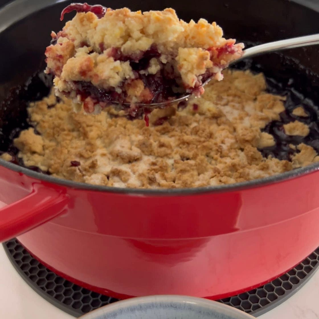 Warm berry cobbler 