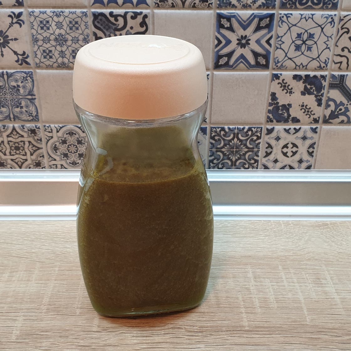 Smoothie with banana and spinach