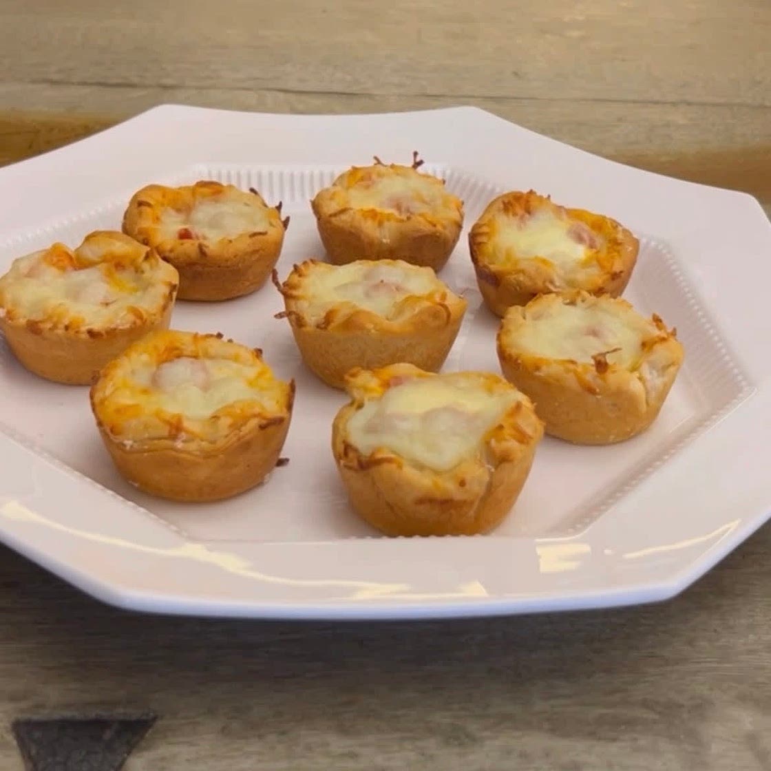 Stuffed pizza bites