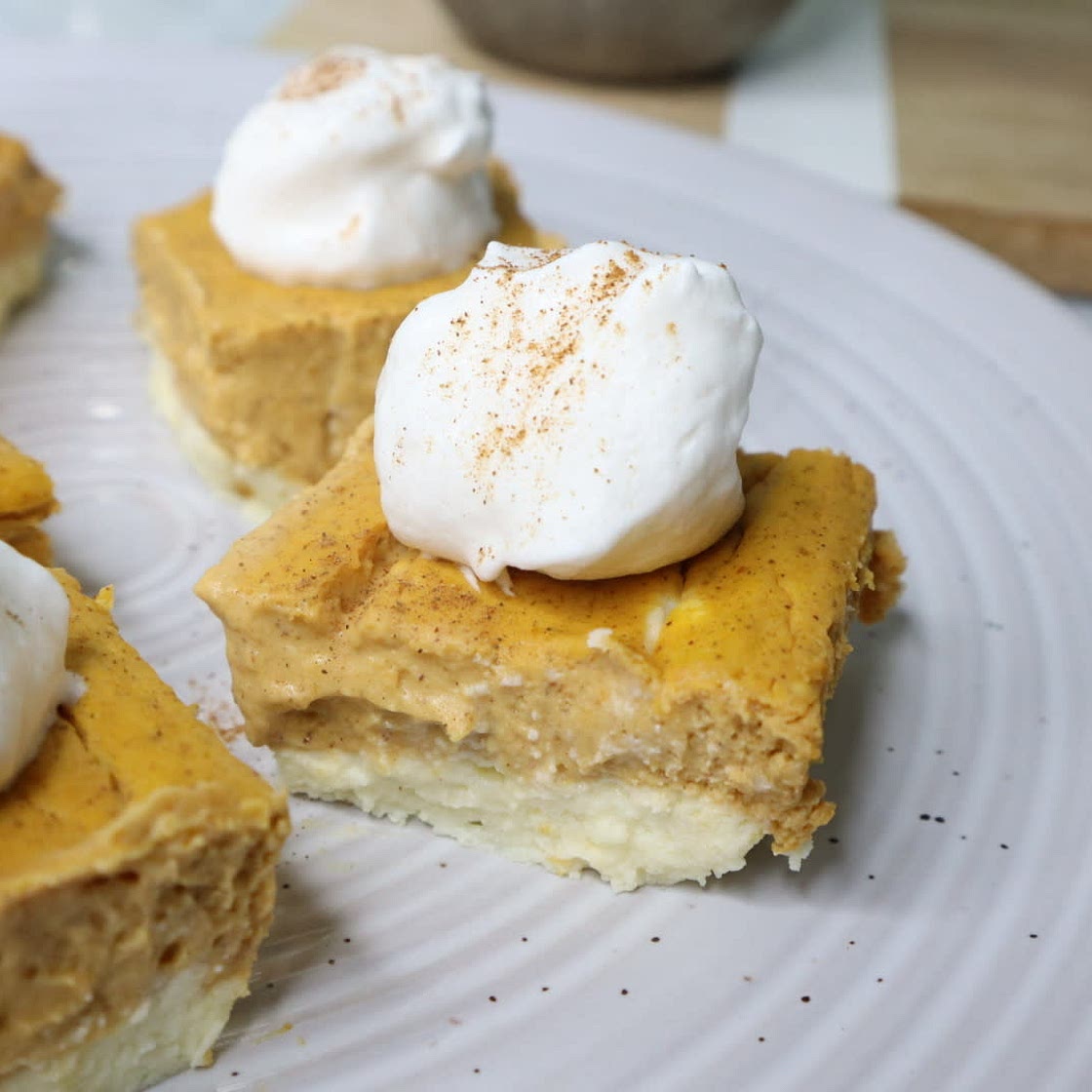 Skinny Pumpkin Pie Cheesecake Bars