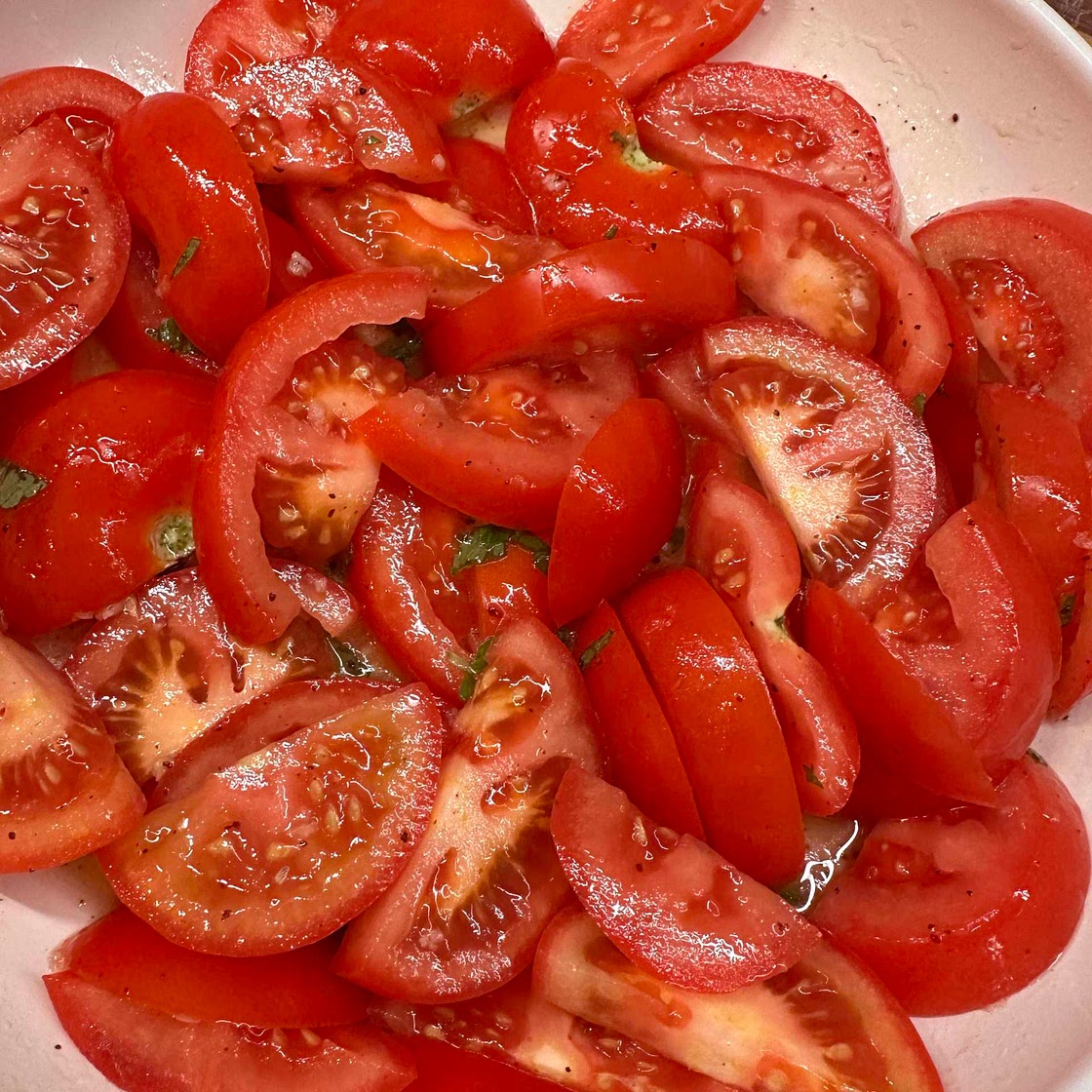 Tomato, garlic and sumac salad